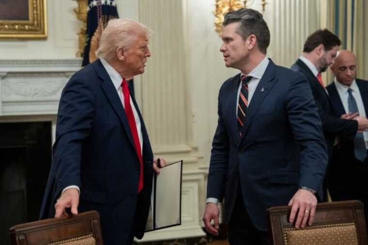 Администрация Трампа опровергла сообщения о смене министра обороны